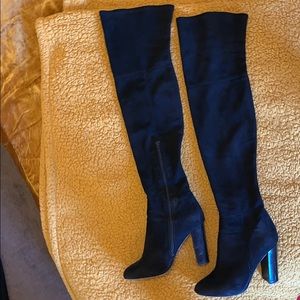 Suede Aldo over the knee booted heels size 7.5